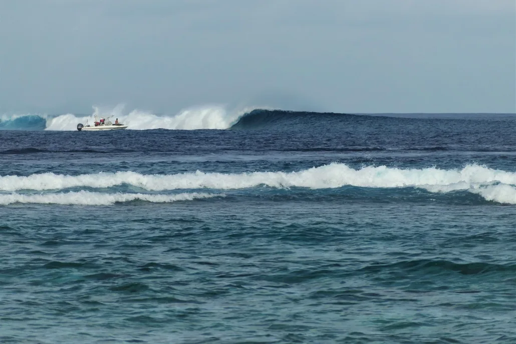 pumping waves at chickens maldives